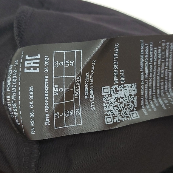 NWT Guess Tshirt with Front Embroidery and Large Logo on Back Size Large - Picture 5 of 5